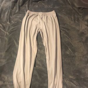 Gray stretchy leggings